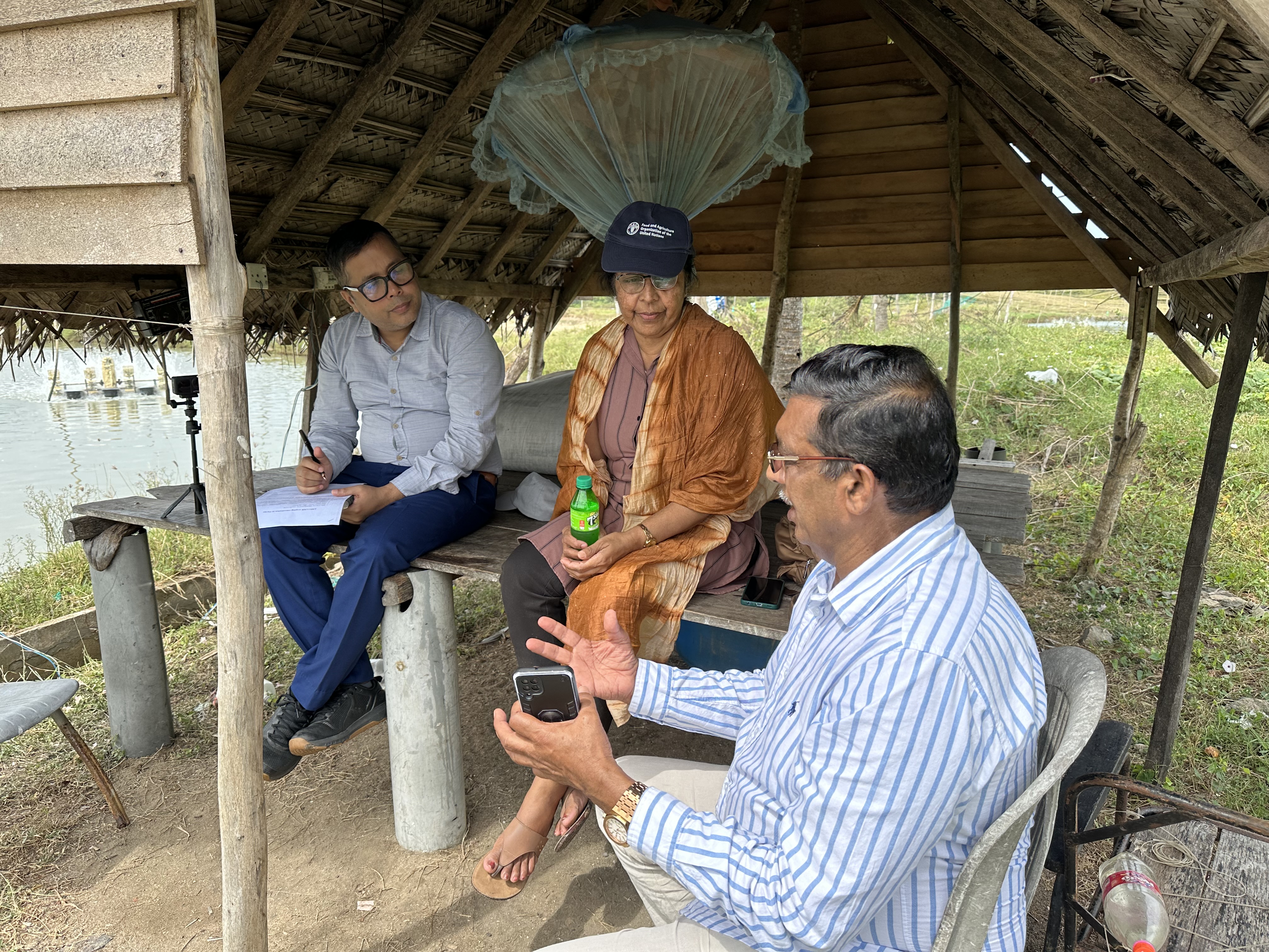 WorldFish expert conducting AMR scoping consultation in a shrimp farm in Chilaw, Sri Lanka. Photo: Sabrina Hossain/WorldFish