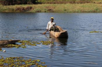 A fish agler on the Kafue river in Lufwanyama_RRB_Zambia. Photo Agness Chileya, WorldFish.