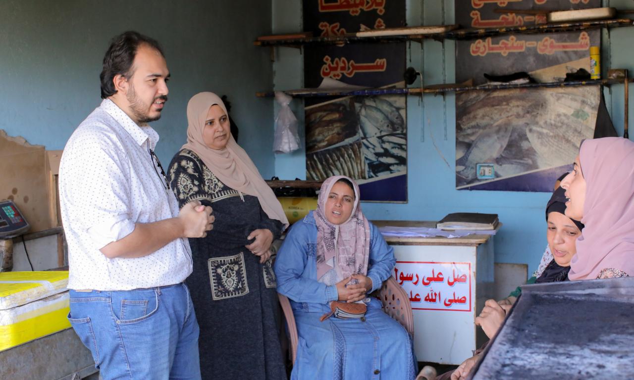 A discussion among women fish retailers, traders, and sellers with Triple M's group technical engineer, following awareness sessions on renewable energy solutions in aquaculture. Photo by: WorldFish – Egypt