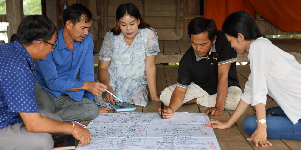 Community meeting in Thmey 