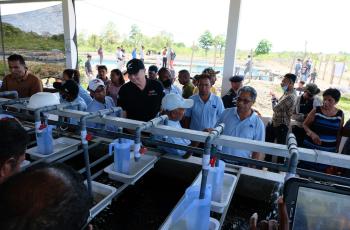 VIPs tour Colocau GIFT hatchery